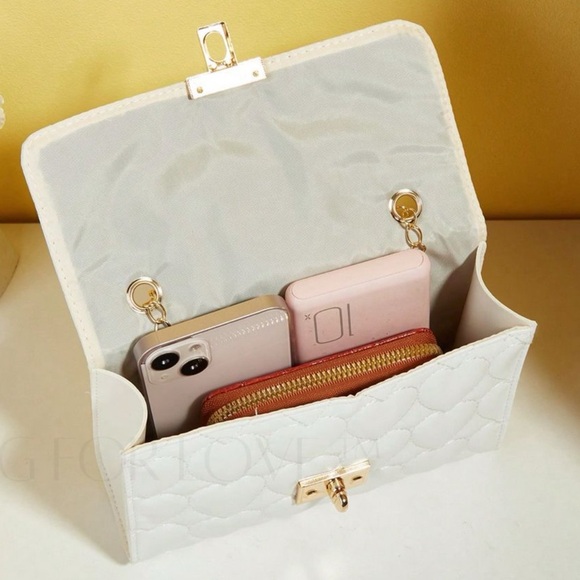 Heart Embroidered Fur Handle Quilted Crossbody Bag Gold Chain Handbag - Picture 3 of 6